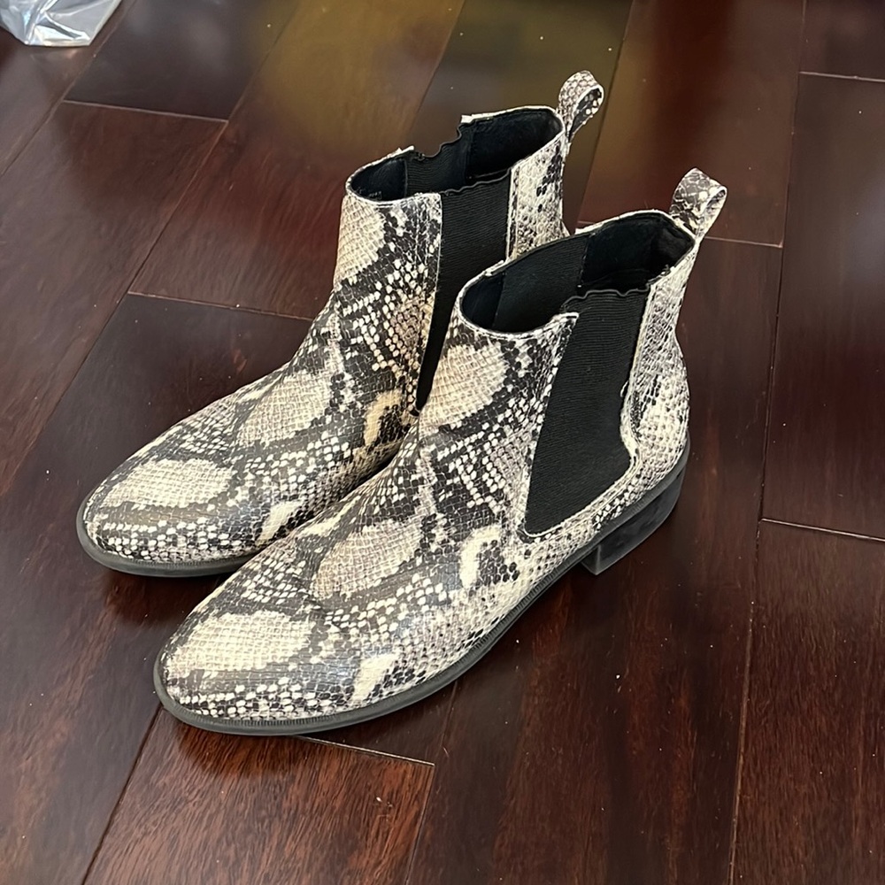 Snakeskin Steve Madden boots